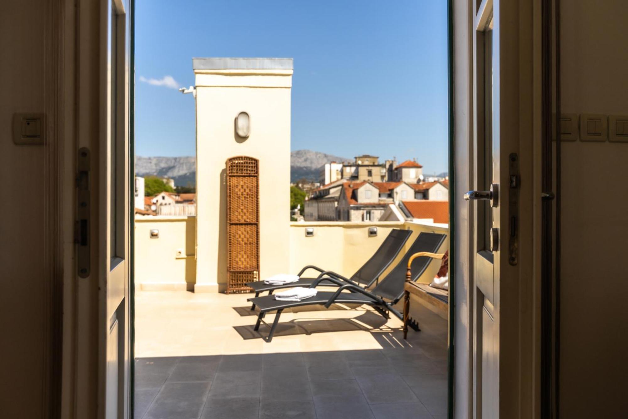 Terazza Grande In Diocletian Tower Apartment Split Bagian luar foto