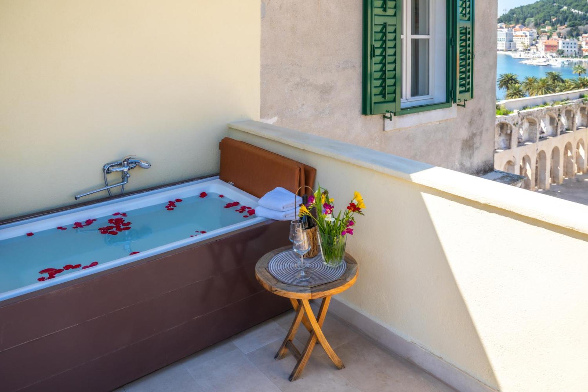 Terazza Grande In Diocletian Tower Apartment Split Bagian luar foto