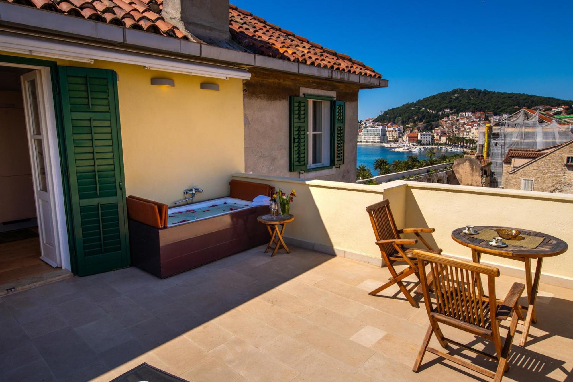Terazza Grande In Diocletian Tower Apartment Split Bagian luar foto