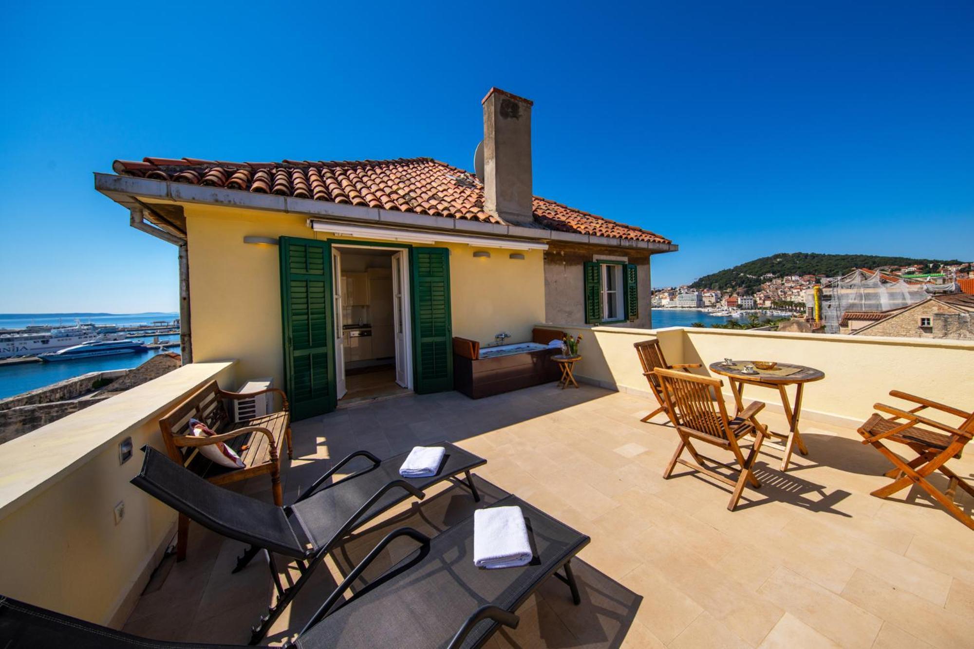 Terazza Grande In Diocletian Tower Apartment Split Bagian luar foto